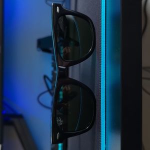 Original Wayfarer Classis Sun Glasses Used
